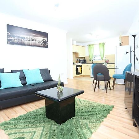 2 Bedroom Apartment Thamesmead  Екстер'єр фото